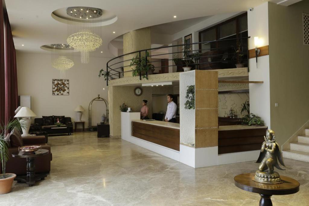 Hotel Club Denovo Butwāl Exteriér fotografie