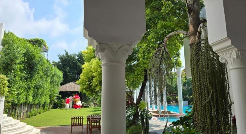 Hotel Club Denovo Butwāl Exteriér fotografie