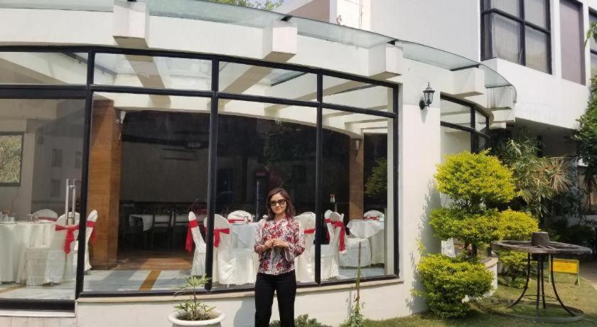 Hotel Club Denovo Butwāl Exteriér fotografie
