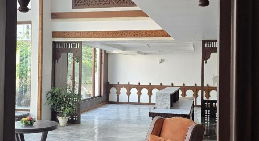 Hotel Club Denovo Butwāl Exteriér fotografie