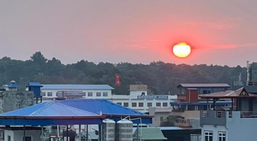 Hotel Club Denovo Butwāl Exteriér fotografie
